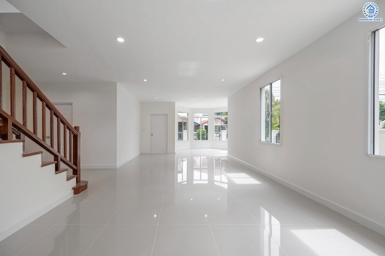 บ้านมือสองตกแต่งใหม่ หลังใหญ่ โครงการ ภัสสร14 บางใหญ่ ดีไซน์ทันสมัย เนื้อที่ 63.8 ตร.ว. รองรับทุกความสุขด้วยแปลนหน้าสวนสาธารณะ ฟังก์ชัน 3 ห้องนอน 3 ห้องน้ำ 2 ที่จอดรถ บนทำเลศักยภาพ ใกล้เซ็นทรัลเวสต์เกต ทางด่วน "ศรีรัช" และรถไฟฟ้าสายสีม่วง "สถานีตลาดบางใหญ่"...